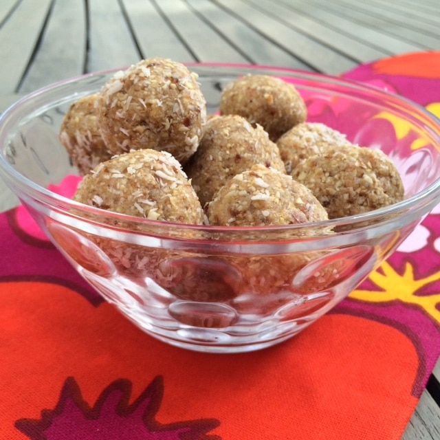 These little balls make a perfect snack for adults and kids alike. Their combination of healthy carbs, protein, and fat will help keep you going until your next meal and also makes them an excellent post-workout snack. From Halsanutrition.com