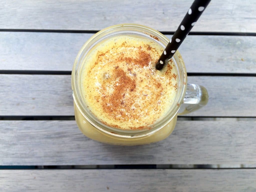 This dairy-free iced ginger turmeric smoothie will not only leave you refreshed, but will also give you a dose of natural anti-inflammatory and antioxidant compounds! from halsanutrition.com