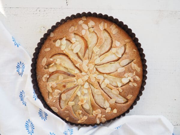 Flourless Pear, Almond, and Cardamom Cake - Hälsa Nutrition