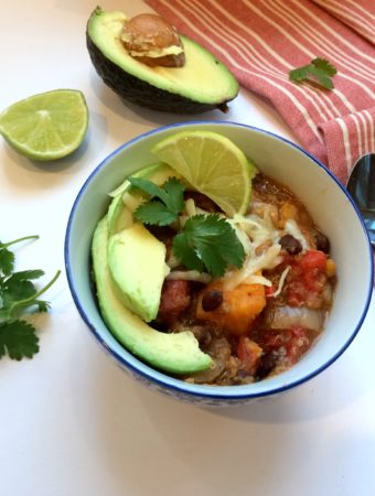 vegan, gluten-free slow cooker black bean, sweet potato, and quinoa chili--perfect for cool days and leftover lunches