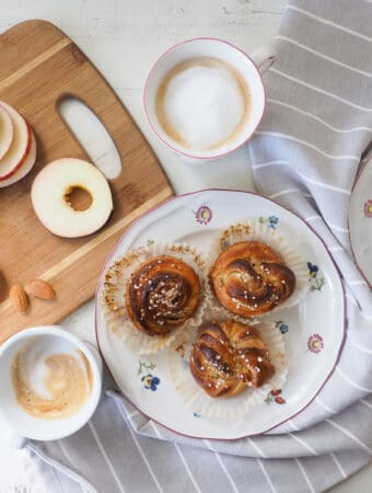 benefits of a mindful coffee or tea break with friends