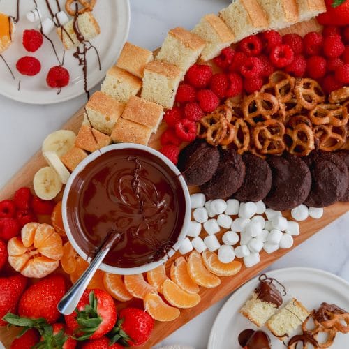 Simple Chocolate Fondue Snack or Dessert Board - Hälsa Nutrition