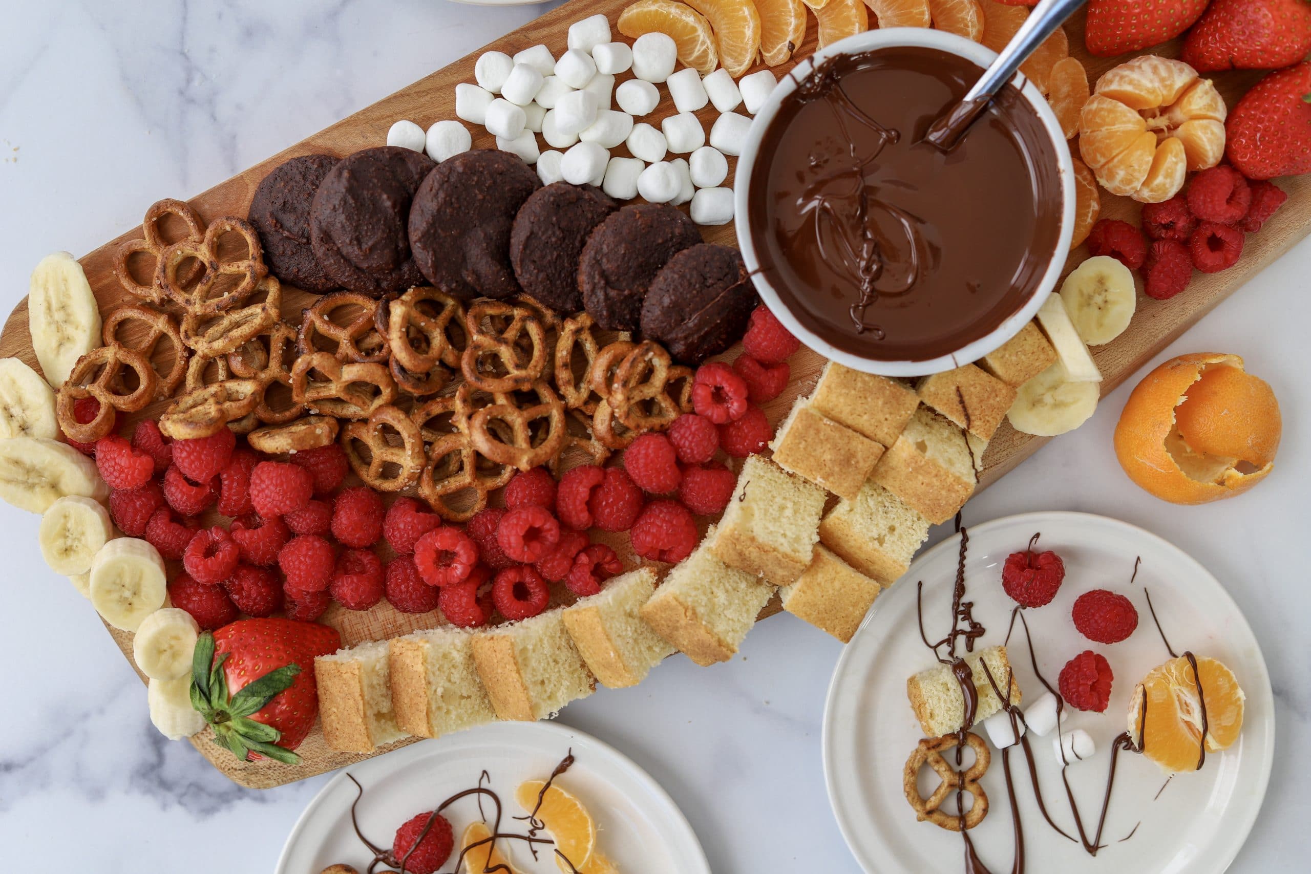 Simple Chocolate Fondue Snack or Dessert Board - Hälsa Nutrition