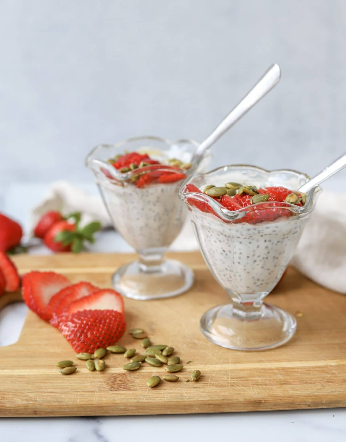 Cardamom Chia Seed Pudding with Strawberries Hälsa Nutrition