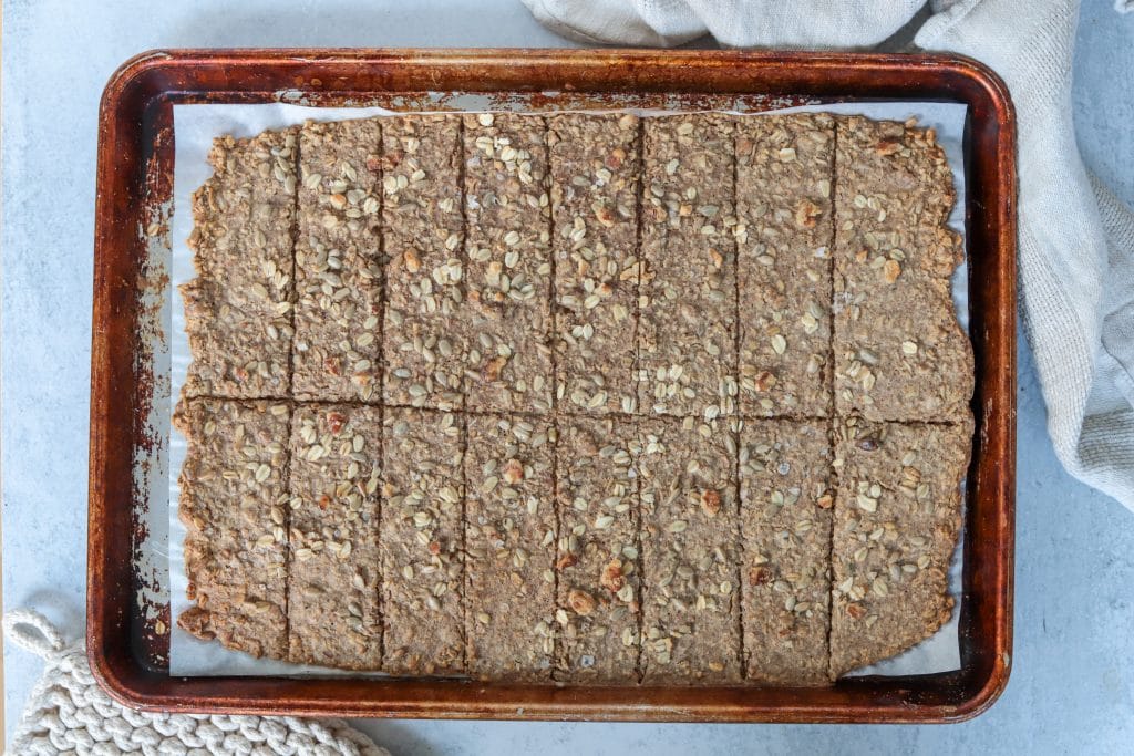 how to slice walnut oat crispbread