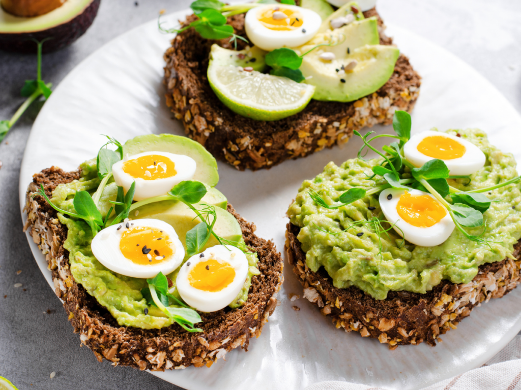 whole grain bread with avocado and egg